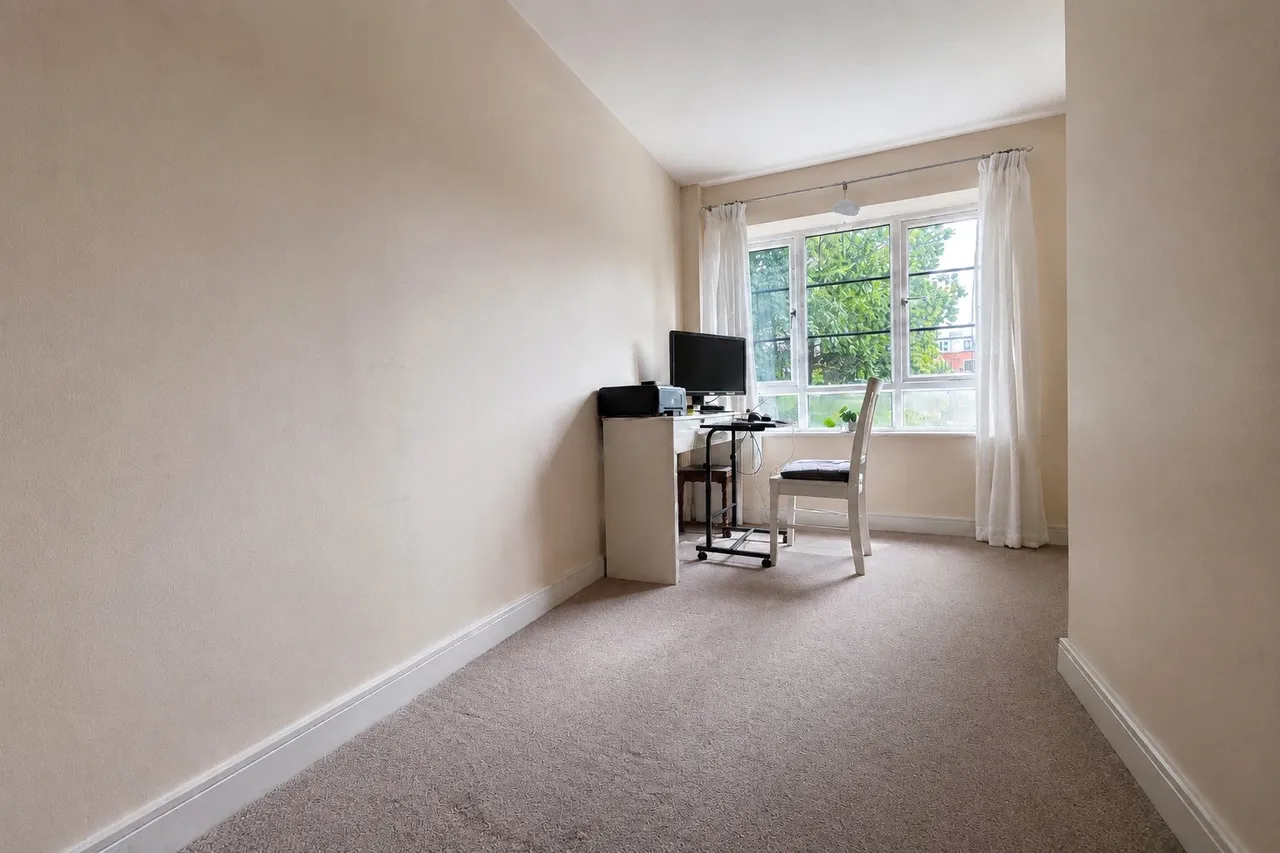 Kestrel Road, Farnborough, Hampshire, GU14 7GP, photo 6