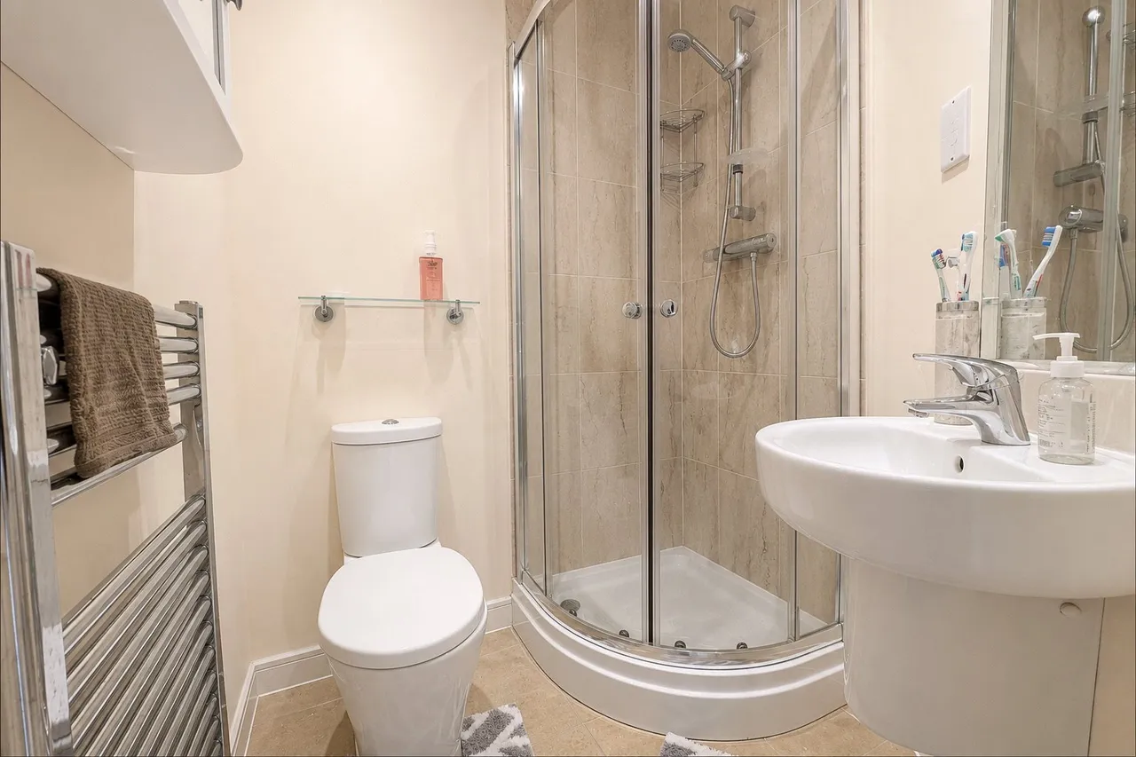 Kestrel Road, Farnborough, Hampshire, GU14 7GP, photo 5