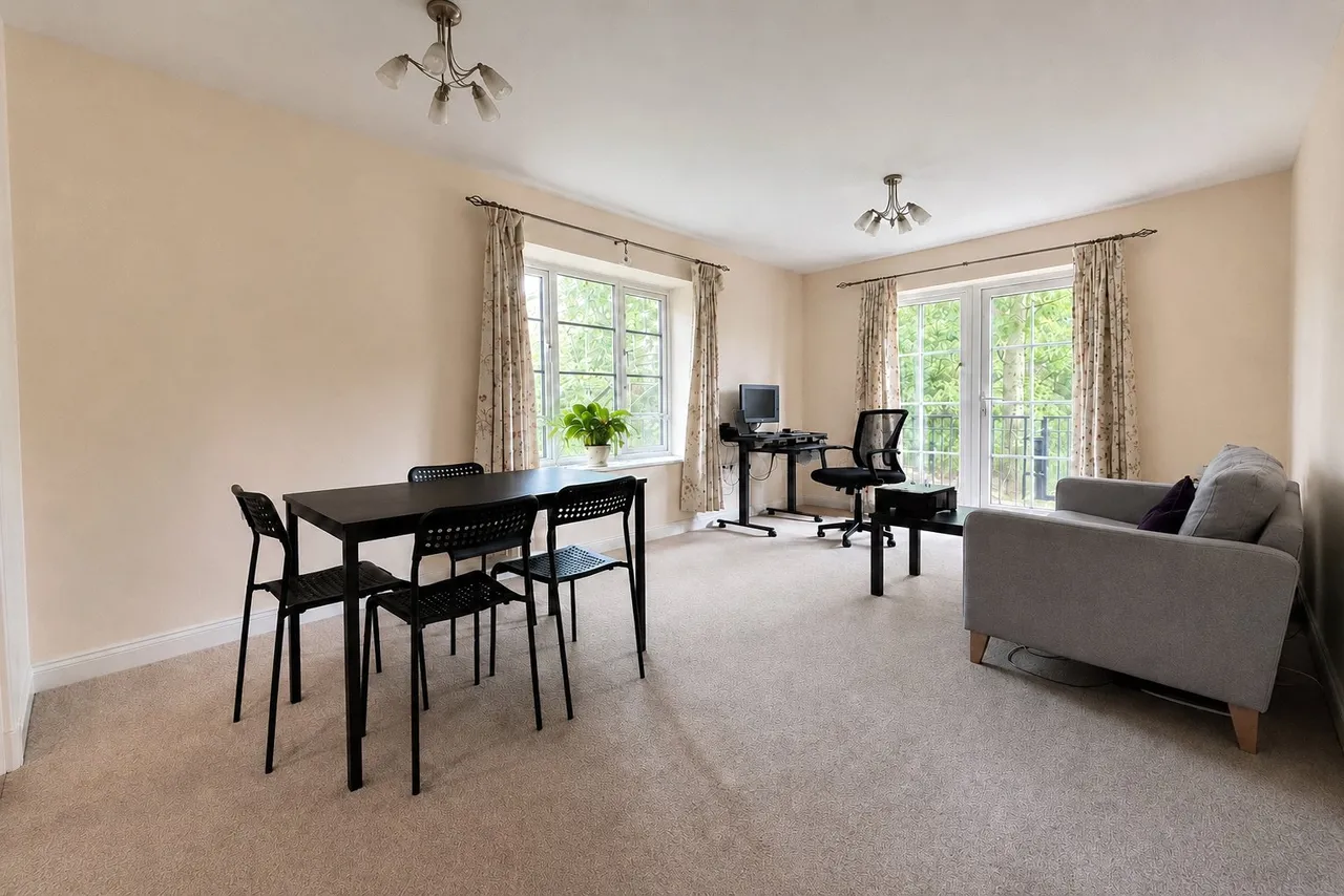 Kestrel Road, Farnborough, Hampshire, GU14 7GP, photo 2