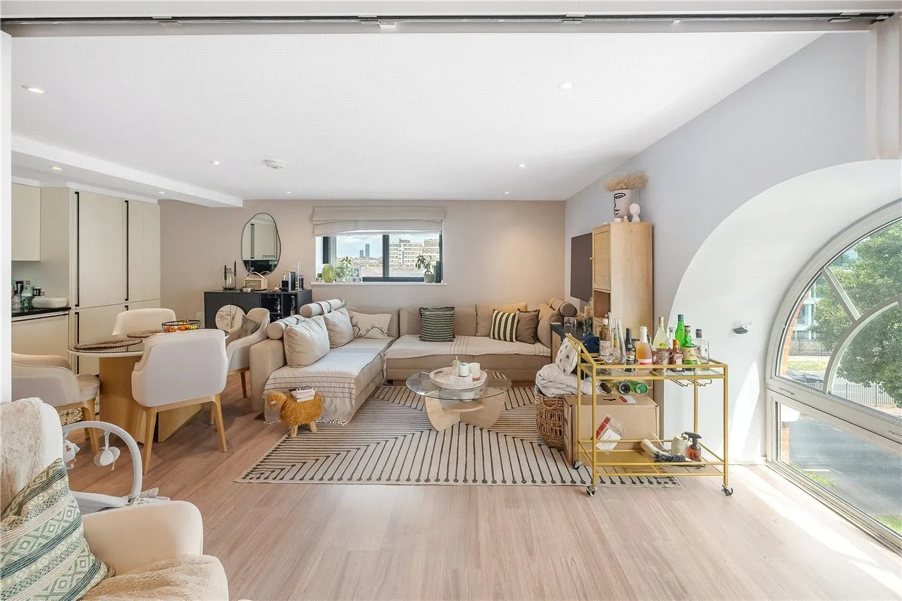 Bazalgette Court, Great West Road, W6, photo 4