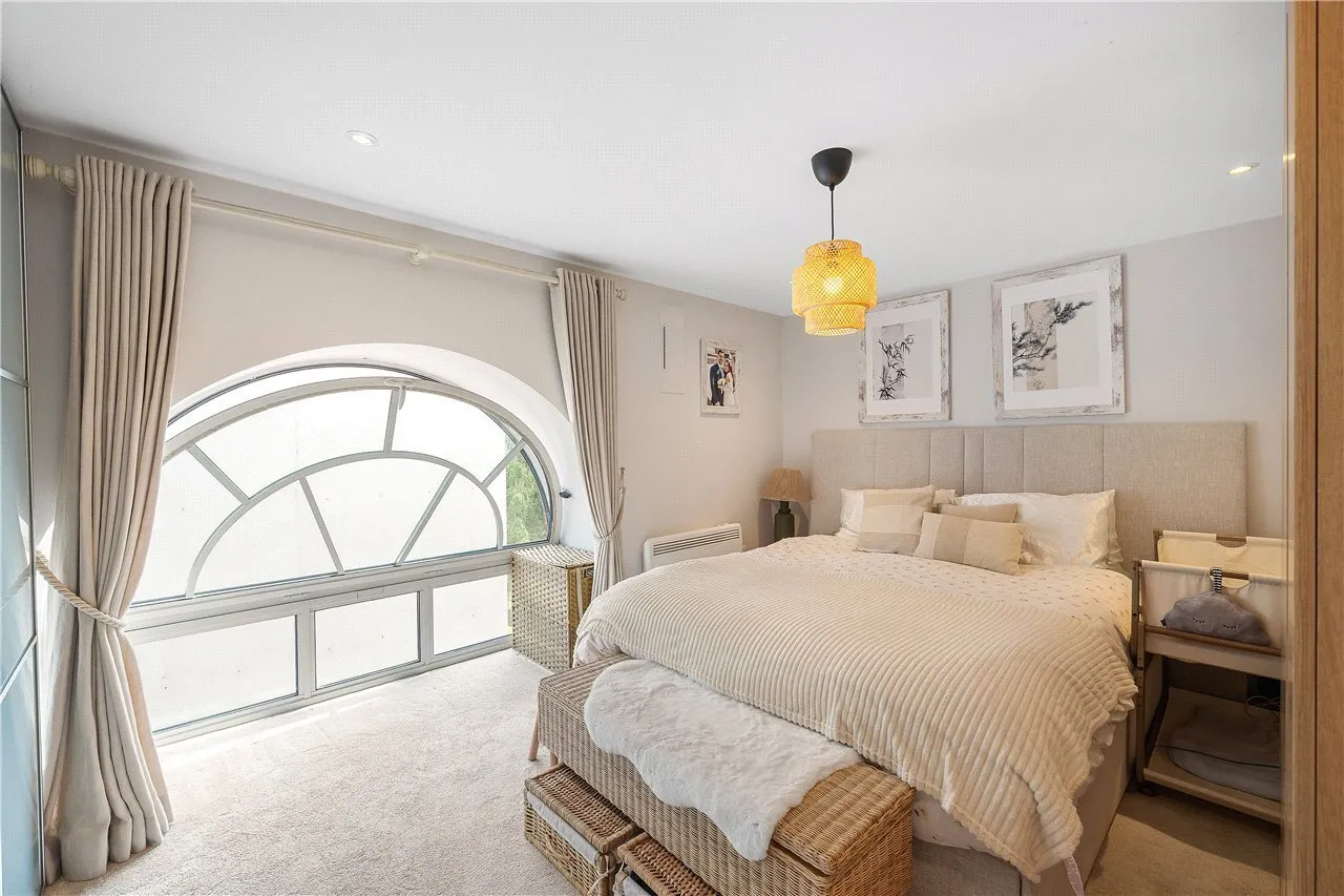 Bazalgette Court, Great West Road, W6, photo 5