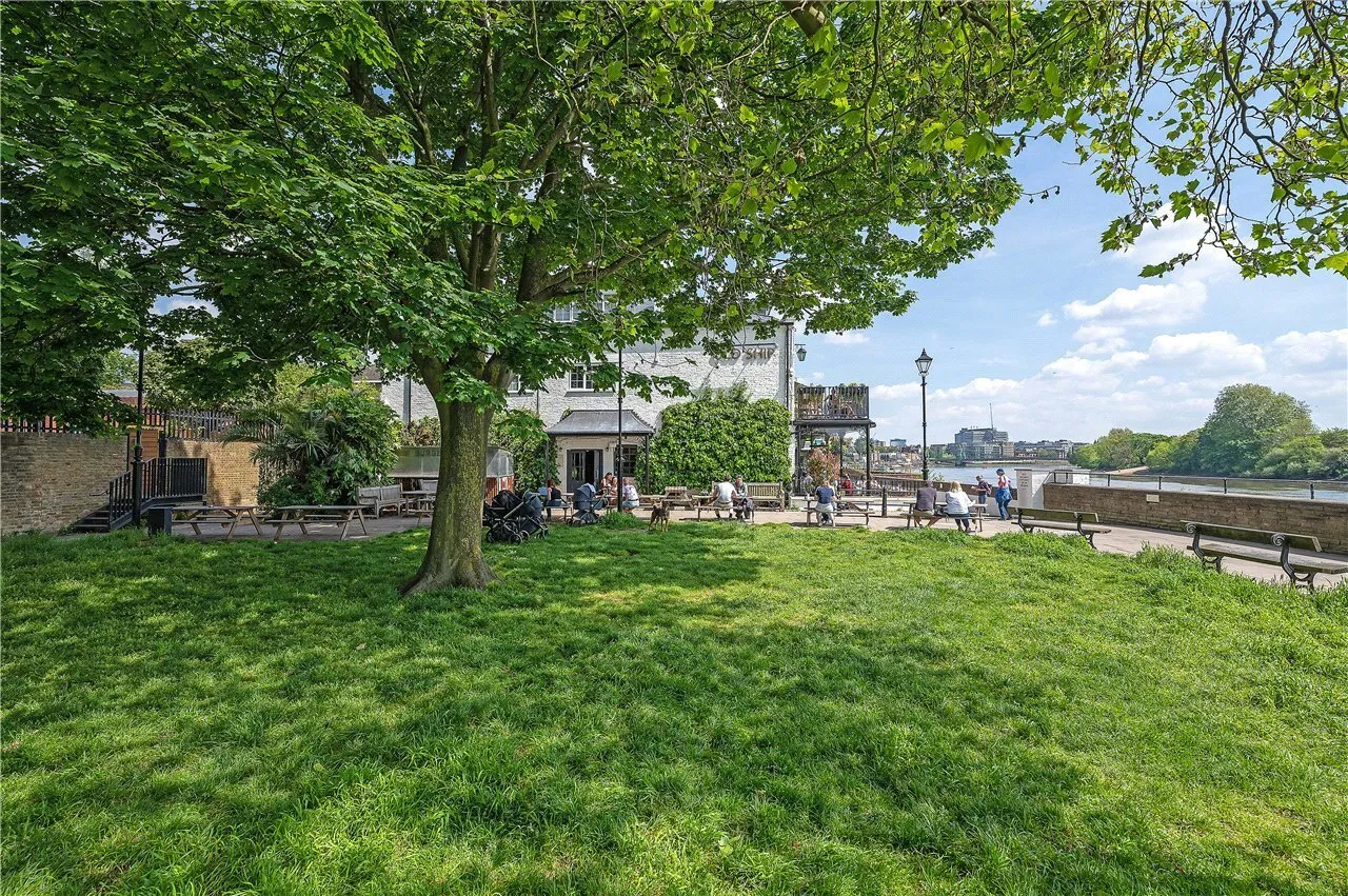 Bazalgette Court, Great West Road, W6, photo 10