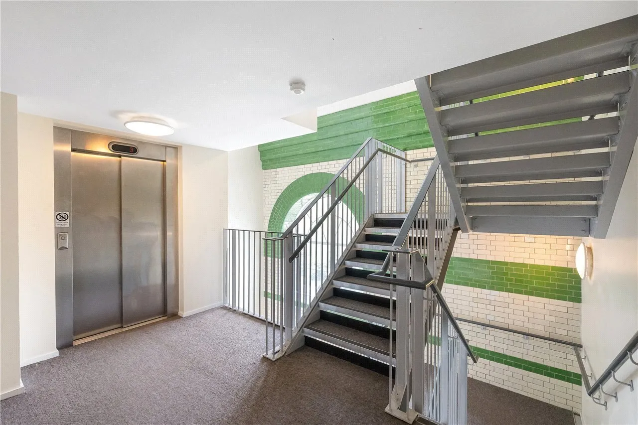 Bazalgette Court, Great West Road, W6, photo 11
