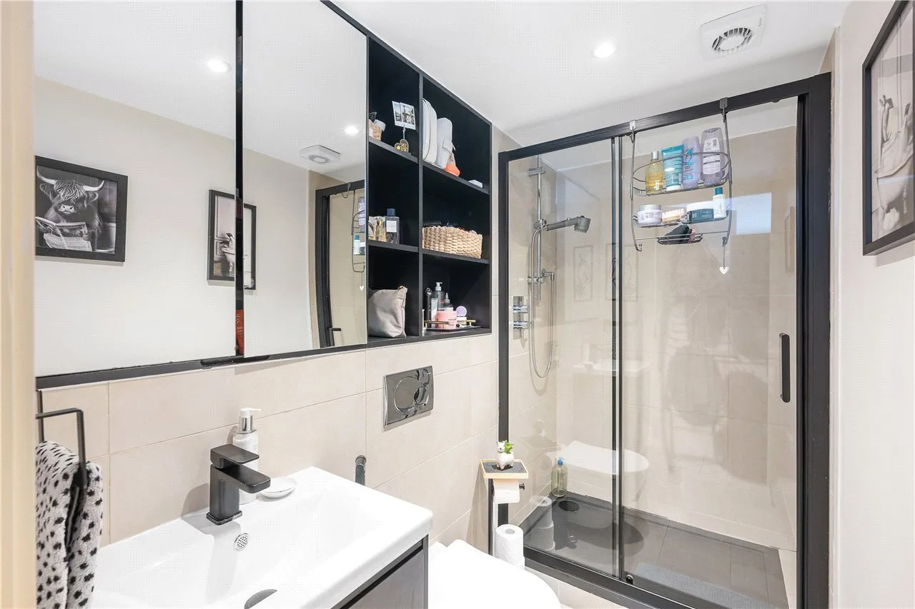 Bazalgette Court, Great West Road, W6, photo 8