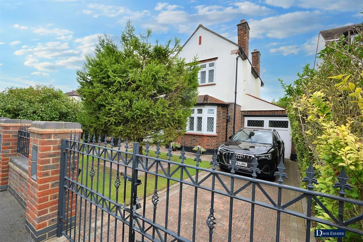 Hamilton Drive, Harold Wood, RM3, photo 13