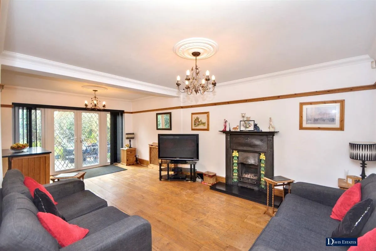 Hamilton Drive, Harold Wood, RM3, photo 2