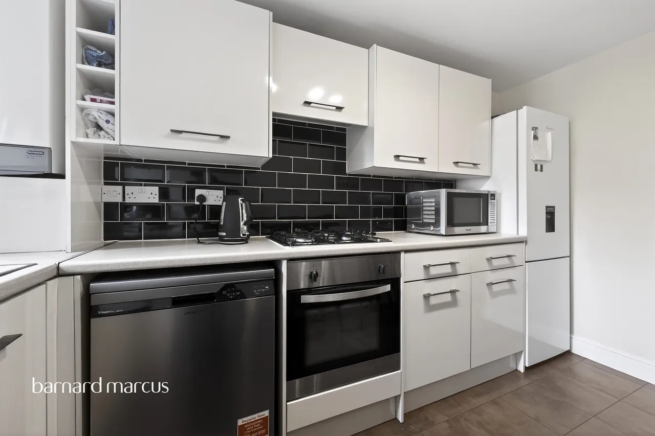 2 bed flat for sale — Birdhurst Road, South Croydon
