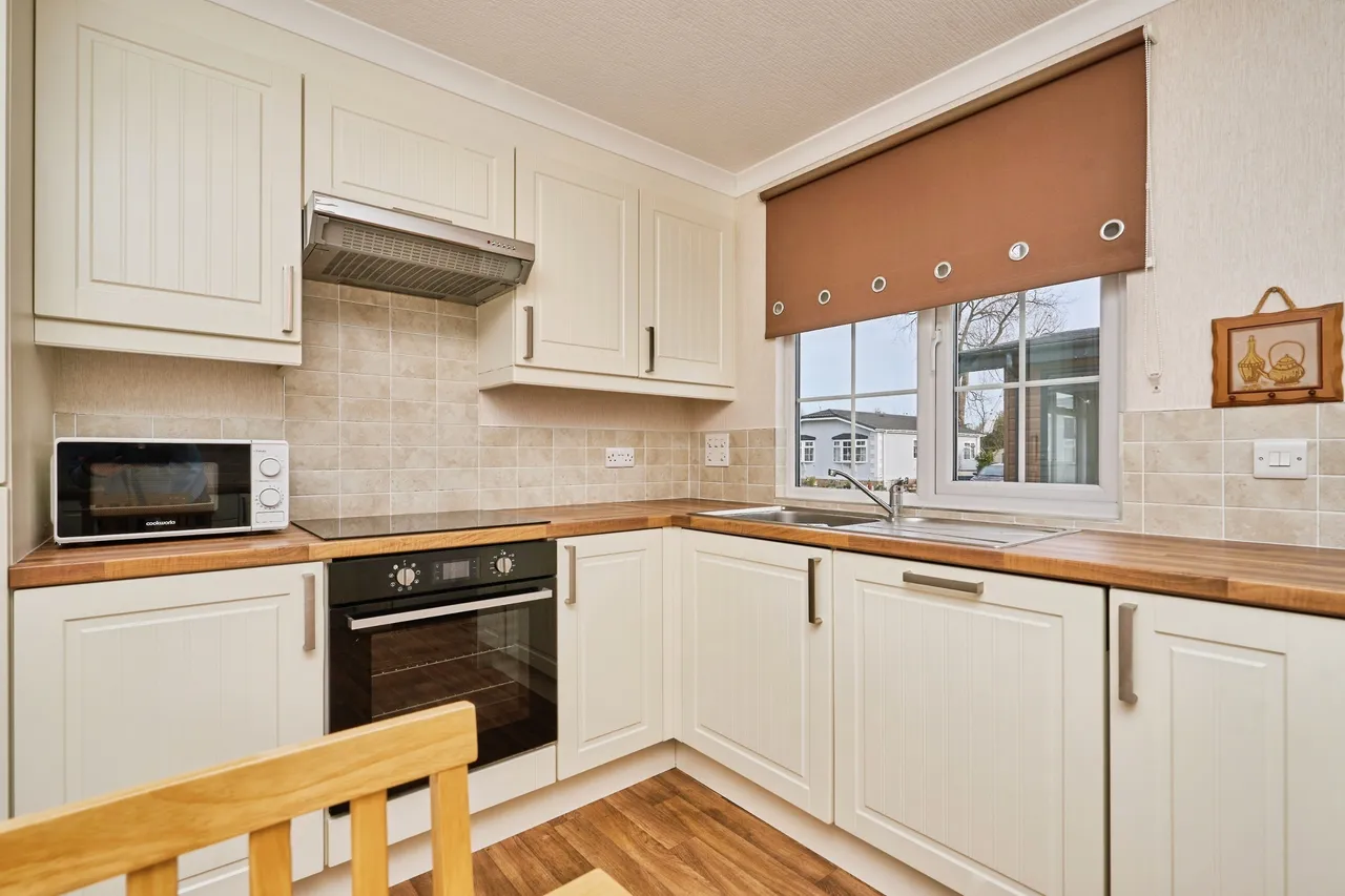 Avenue Road, Sandown, PO36, photo 10