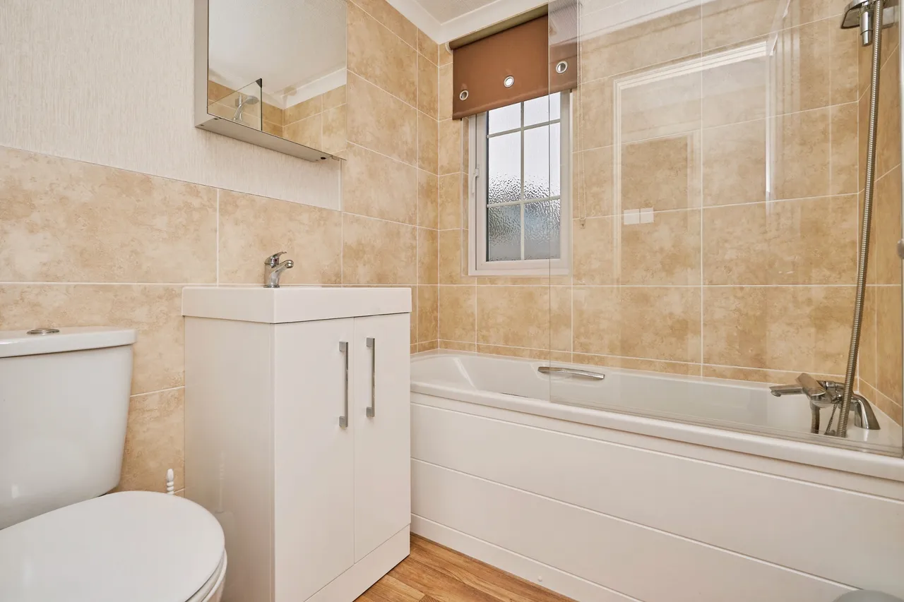 Avenue Road, Sandown, PO36, photo 17
