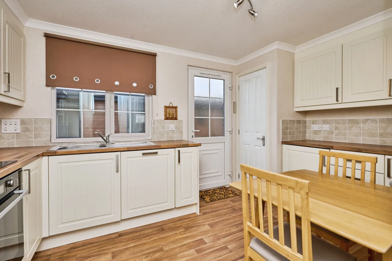 Avenue Road, Sandown, PO36, photo 4