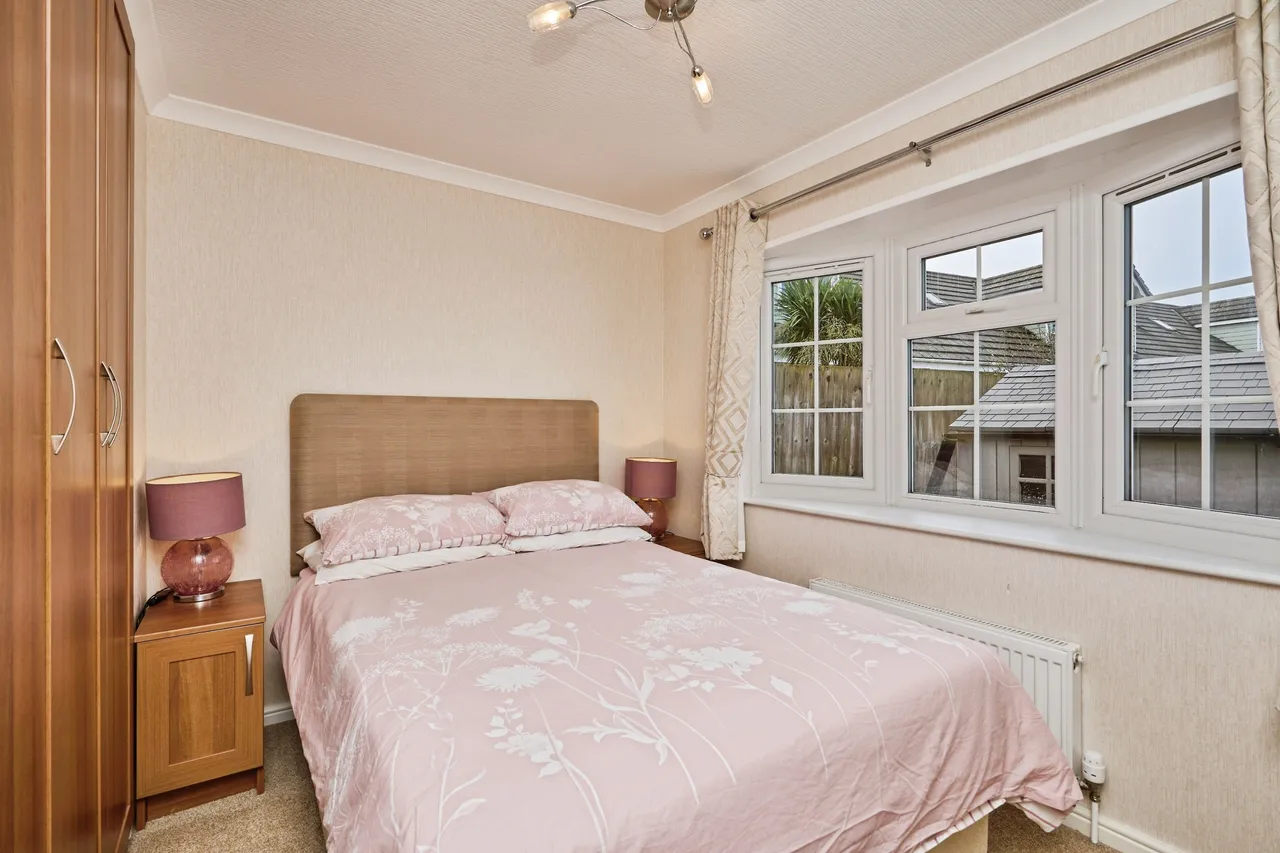 Avenue Road, Sandown, PO36, photo 14
