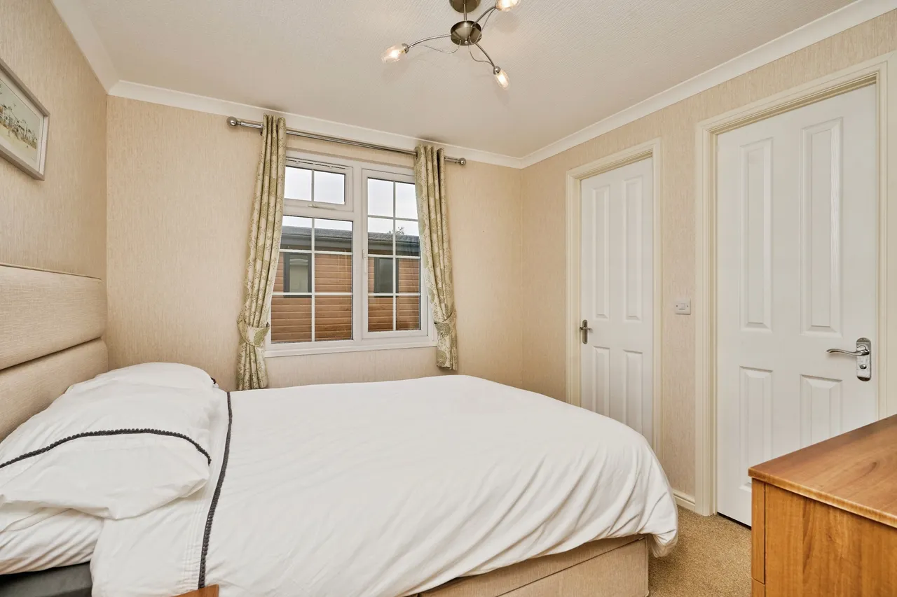 Avenue Road, Sandown, PO36, photo 11