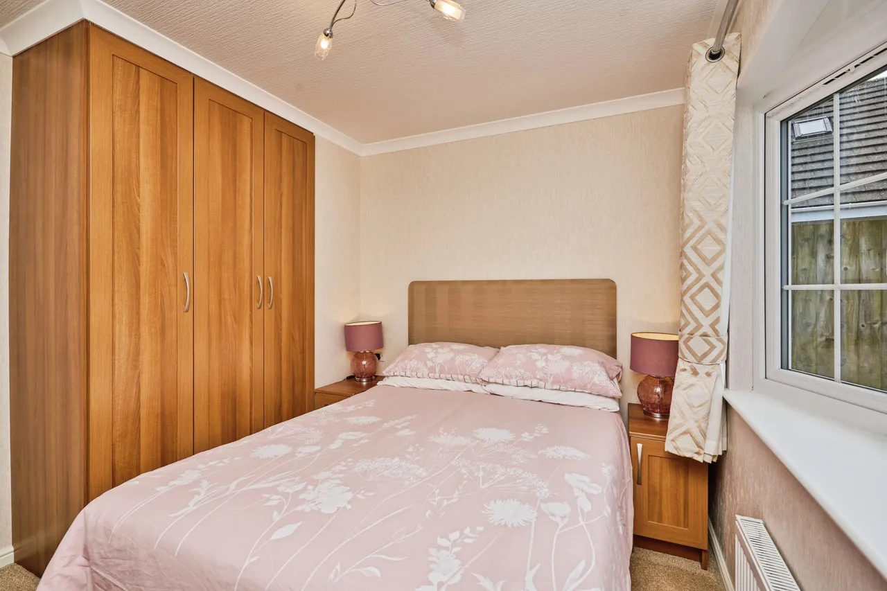 Avenue Road, Sandown, PO36, photo 15