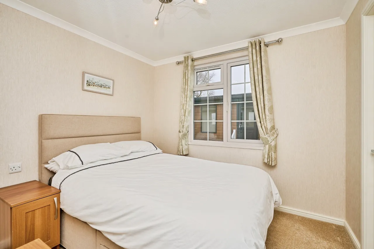 Avenue Road, Sandown, PO36, photo 12