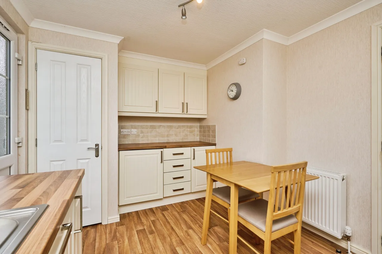 Avenue Road, Sandown, PO36, photo 9