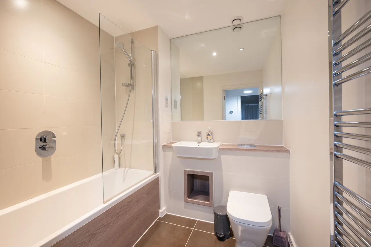 Flat 5, Thorn Apartments, 5 Geoff Cade Way, London, photo 5
