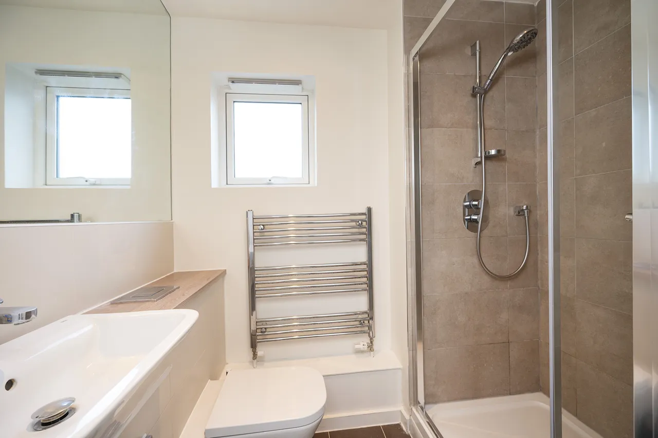 Flat 5, Thorn Apartments, 5 Geoff Cade Way, London, photo 9