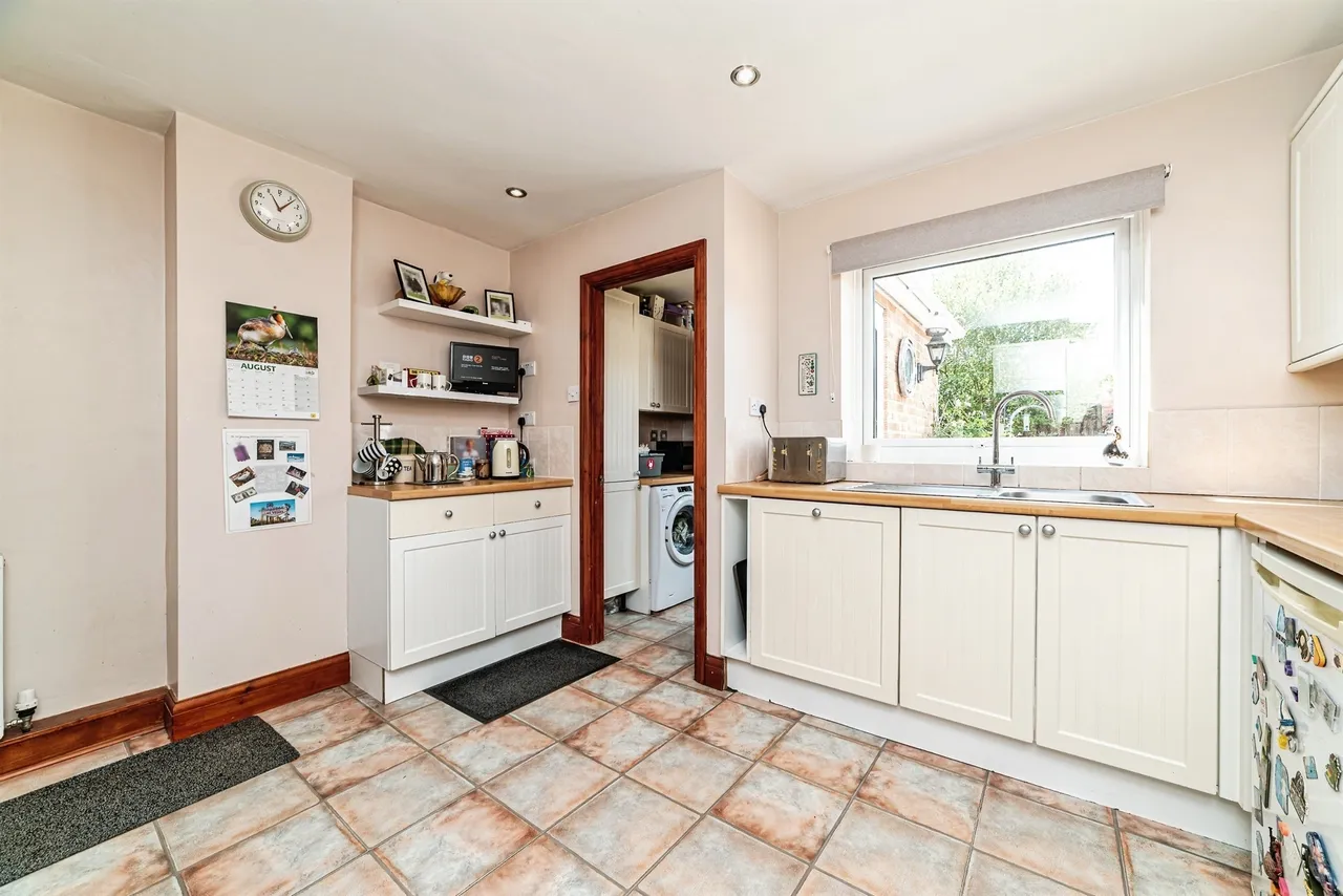 Portsmouth Crescent, Basingstoke, photo 4