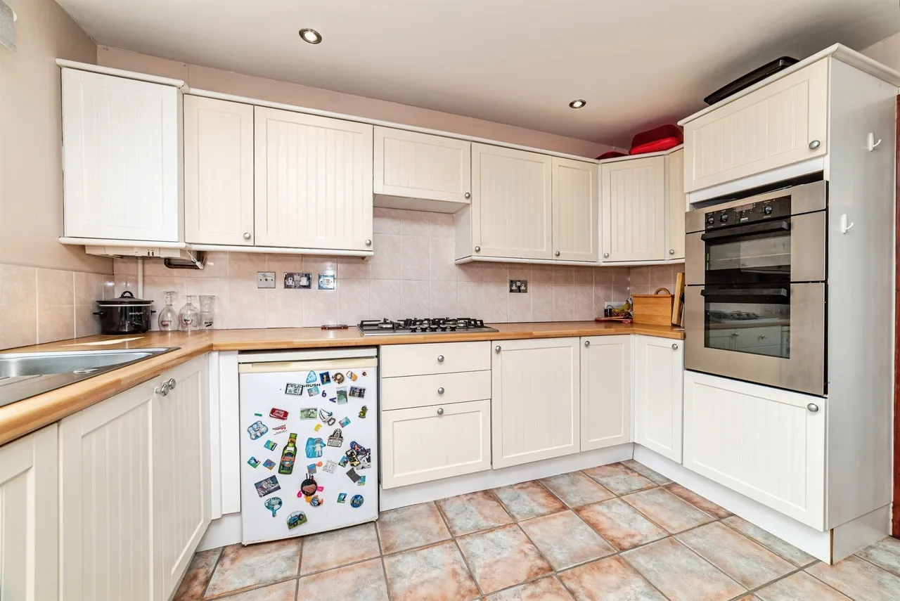 Portsmouth Crescent, Basingstoke, photo 3