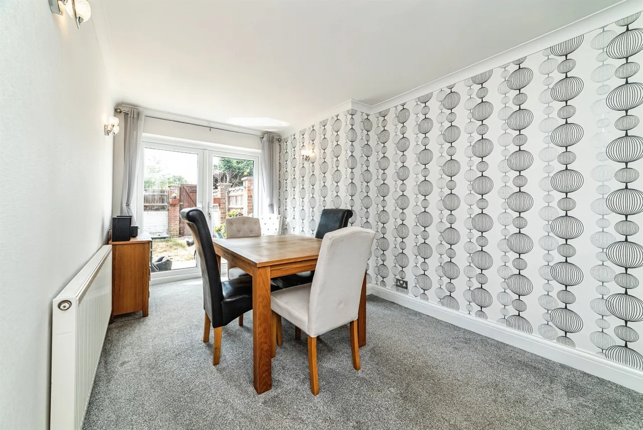 Portsmouth Crescent, Basingstoke, photo 7
