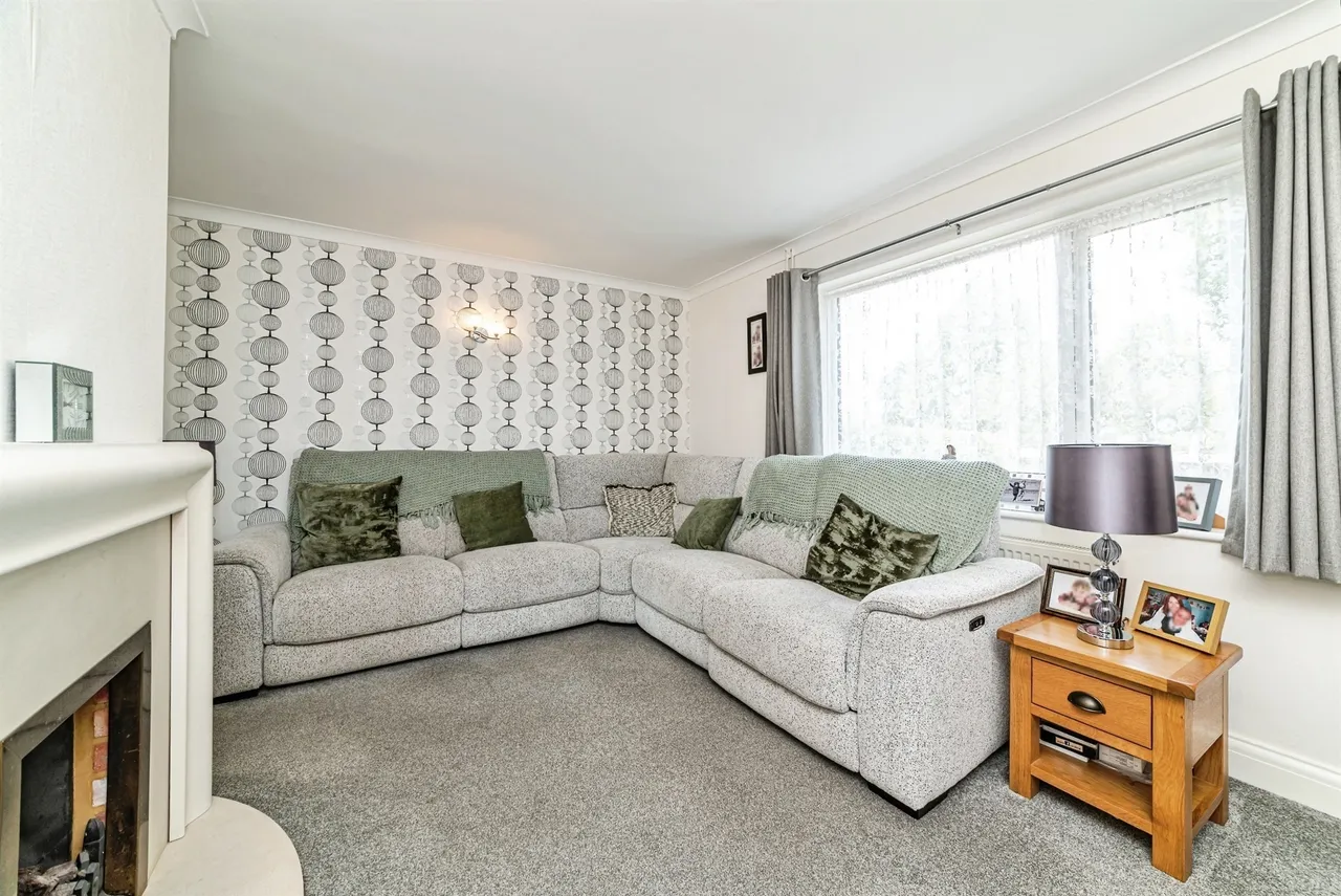 Portsmouth Crescent, Basingstoke, photo 6