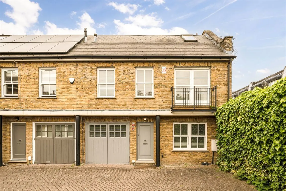3 bed property for sale, Short Road, W4