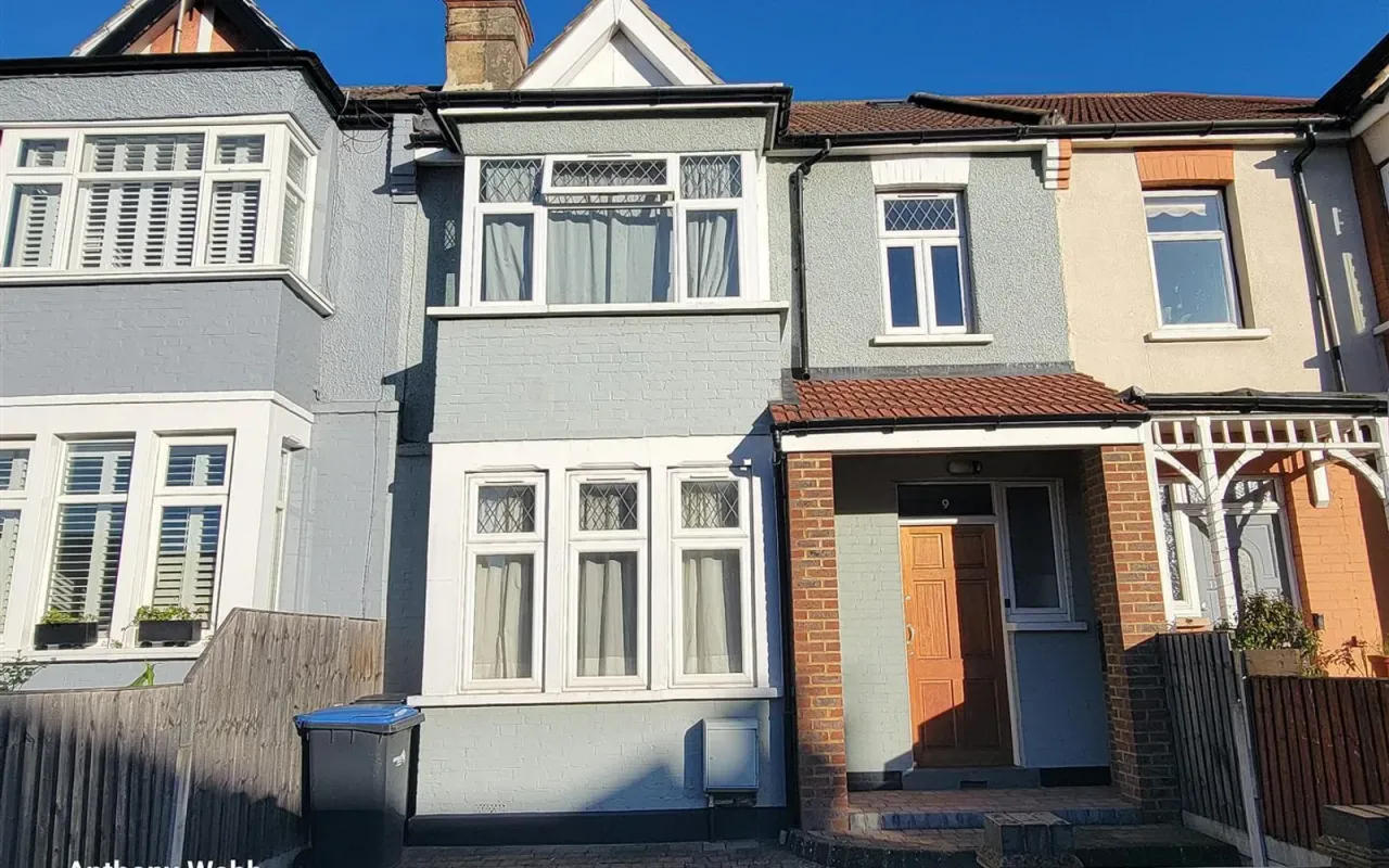 5 bed house for sale — Hedge Lane, Palmers Green, N13