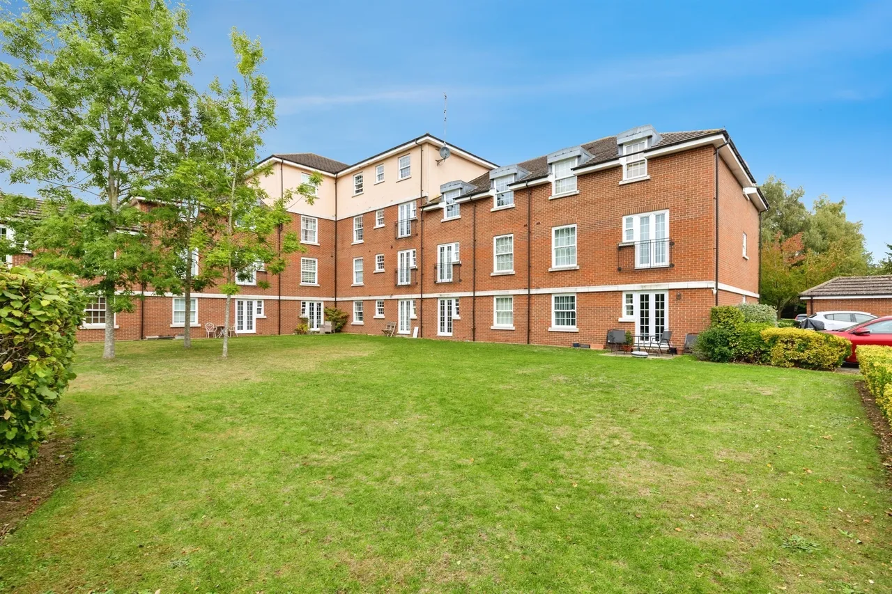 2 bed flat for sale — Merrifield Court, Welwyn Garden City