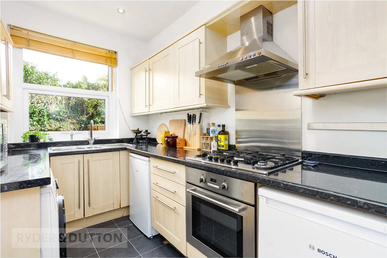 Livingstone Street, Lees, OL4, photo 8