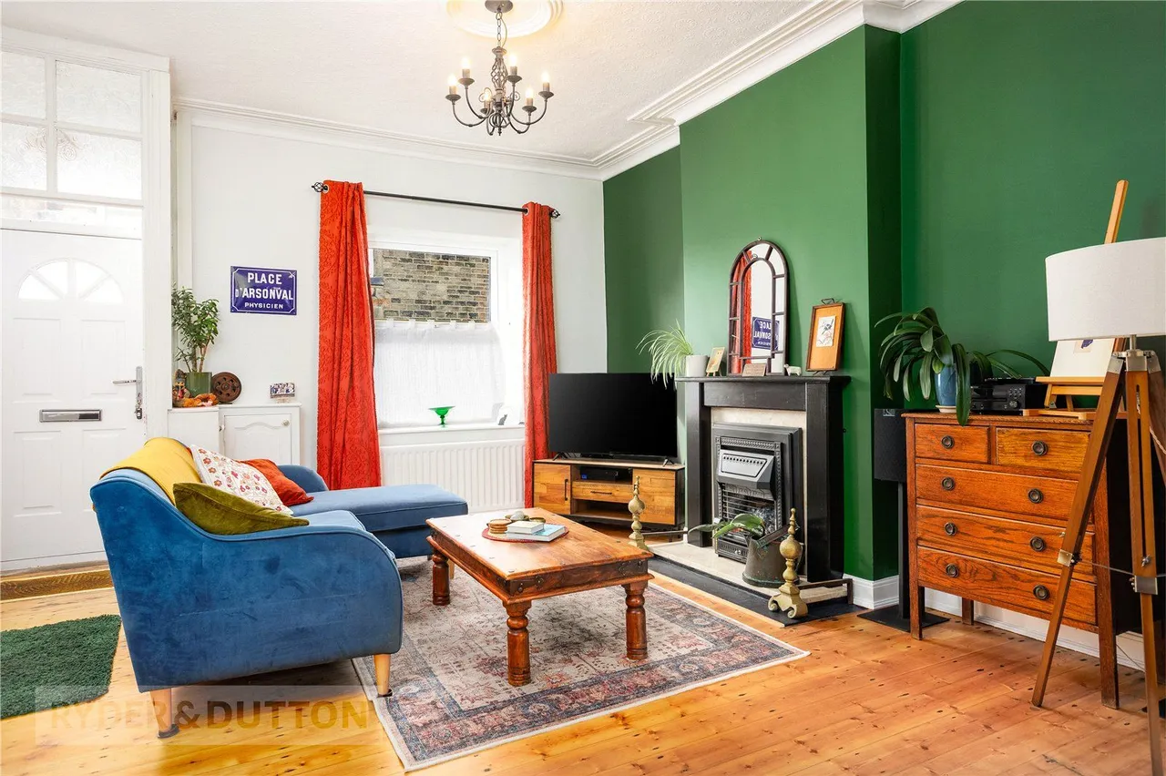 Livingstone Street, Lees, OL4, photo 2
