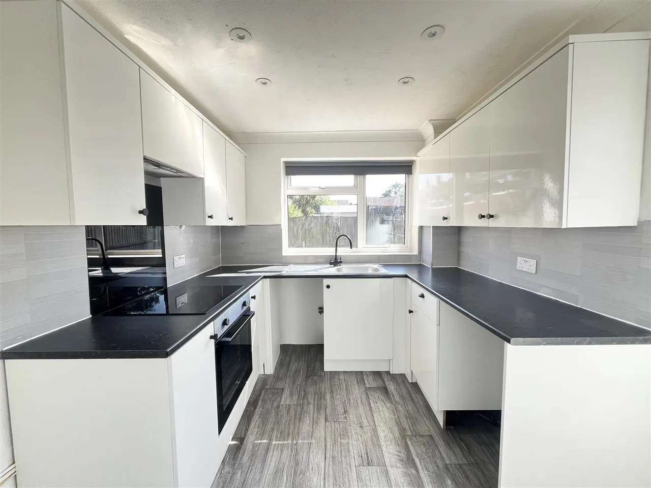 Grange Close, Horam, Heathfield, TN21 0EE, photo 2