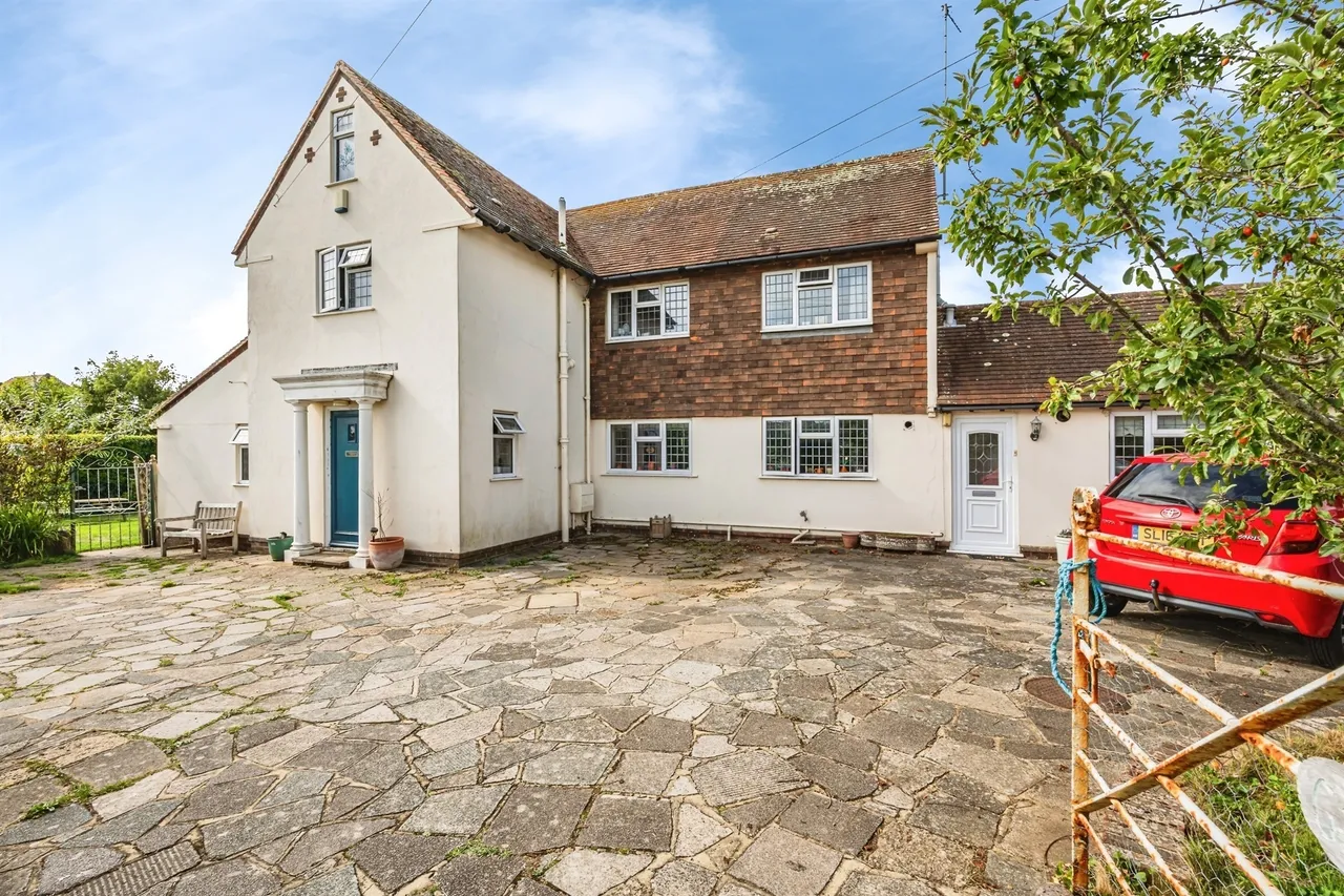 5 bed house for sale, Arundel Road, Seaford, BN25