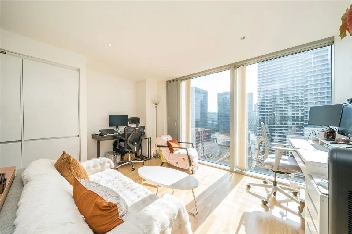 1 bed flat for sale — Landmark East Tower, Marsh Wall, Canary Wharf