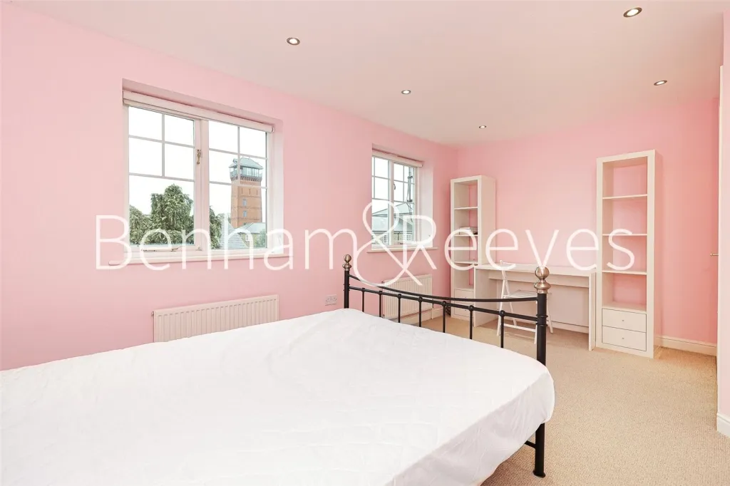 Elizabeth Fry Place, Woolwich, SE18, photo 3