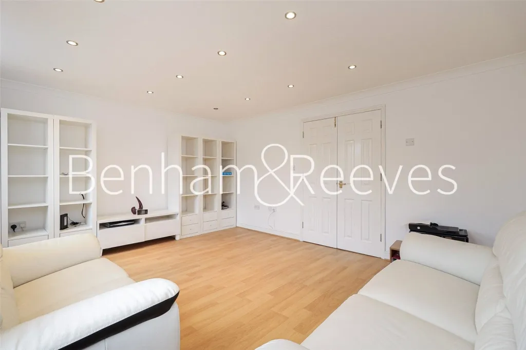 4 bed house to rent, Elizabeth Fry Place, Woolwich, SE18