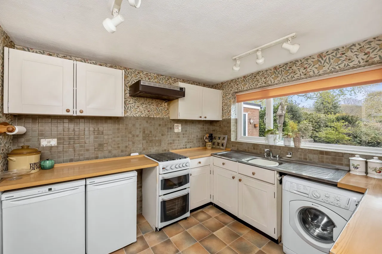 Smithbarn, Horsham, RH13, photo 3