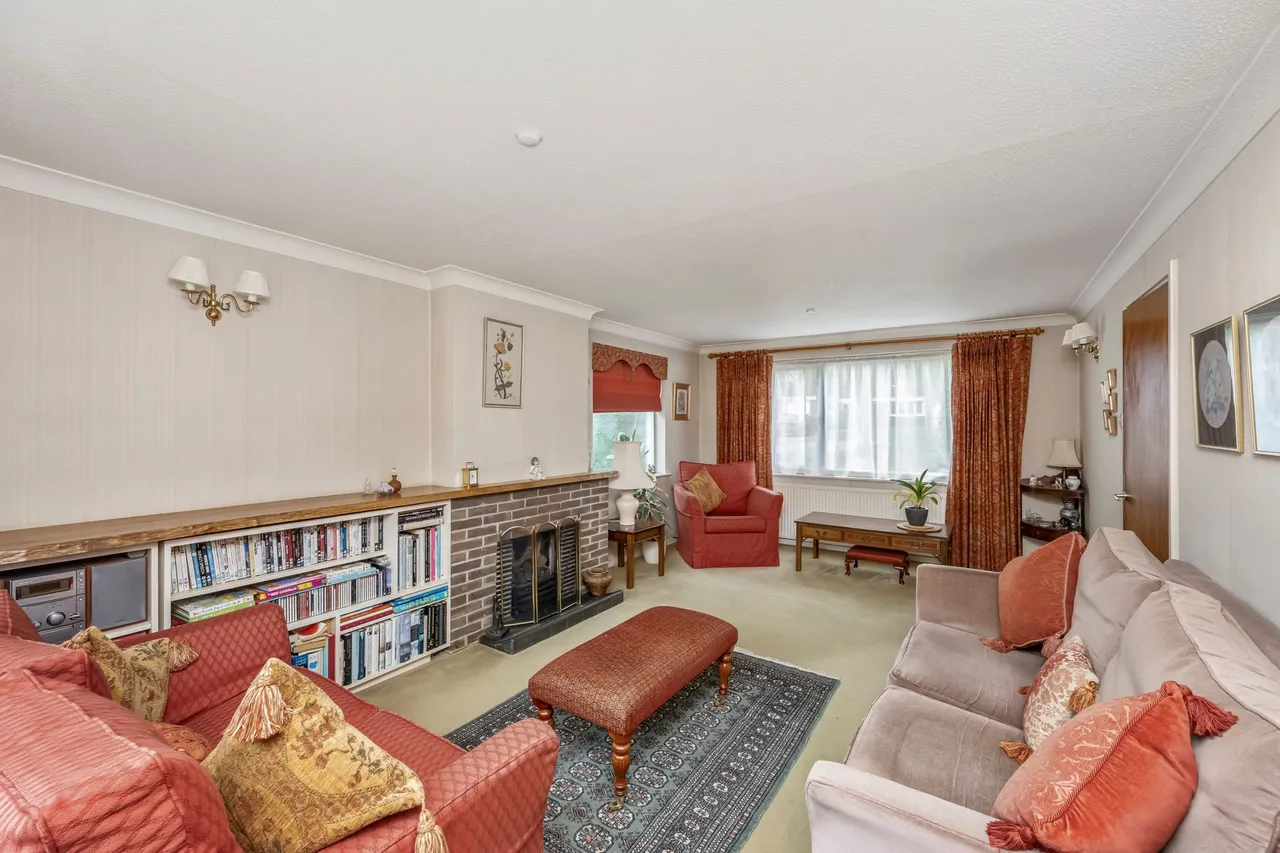 Smithbarn, Horsham, RH13, photo 2