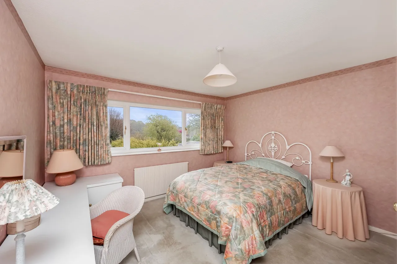 Smithbarn, Horsham, RH13, photo 10