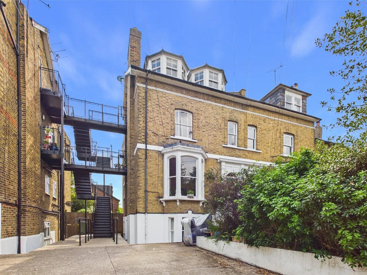 2 bed flat to rent, Amyand Park Road, St Margarets, TW1