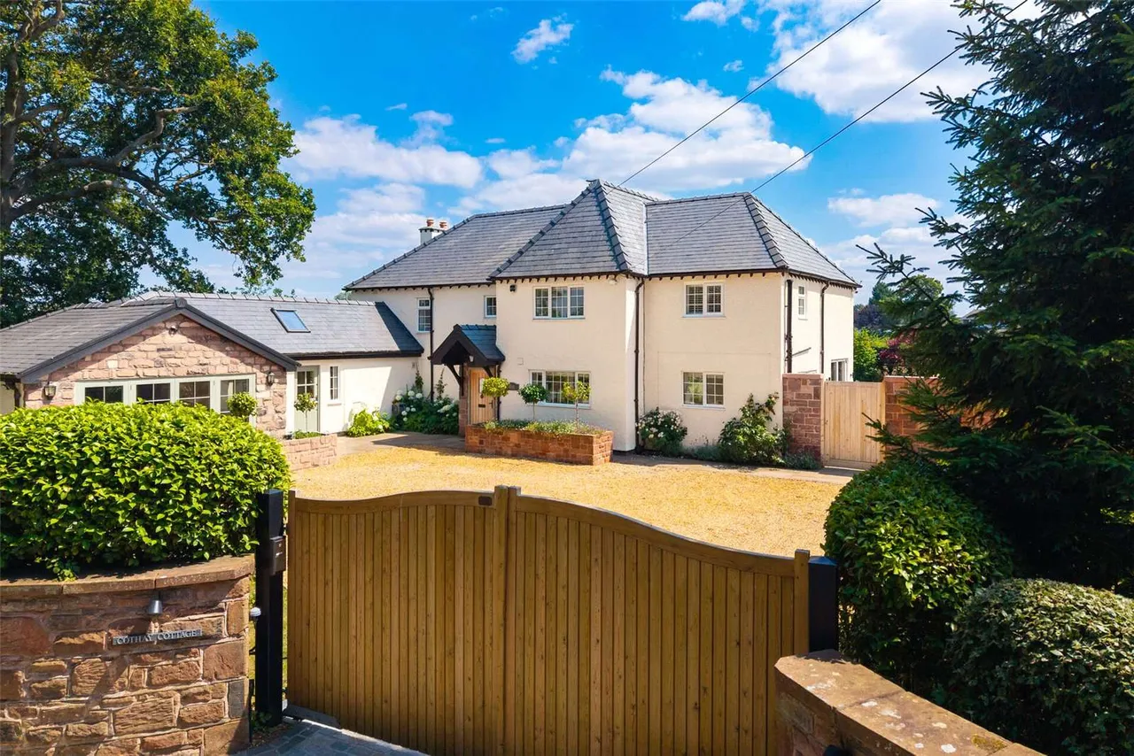 5 bed house for sale — Mill Lane, Willaston, Neston, Cheshire, CH64 1RE