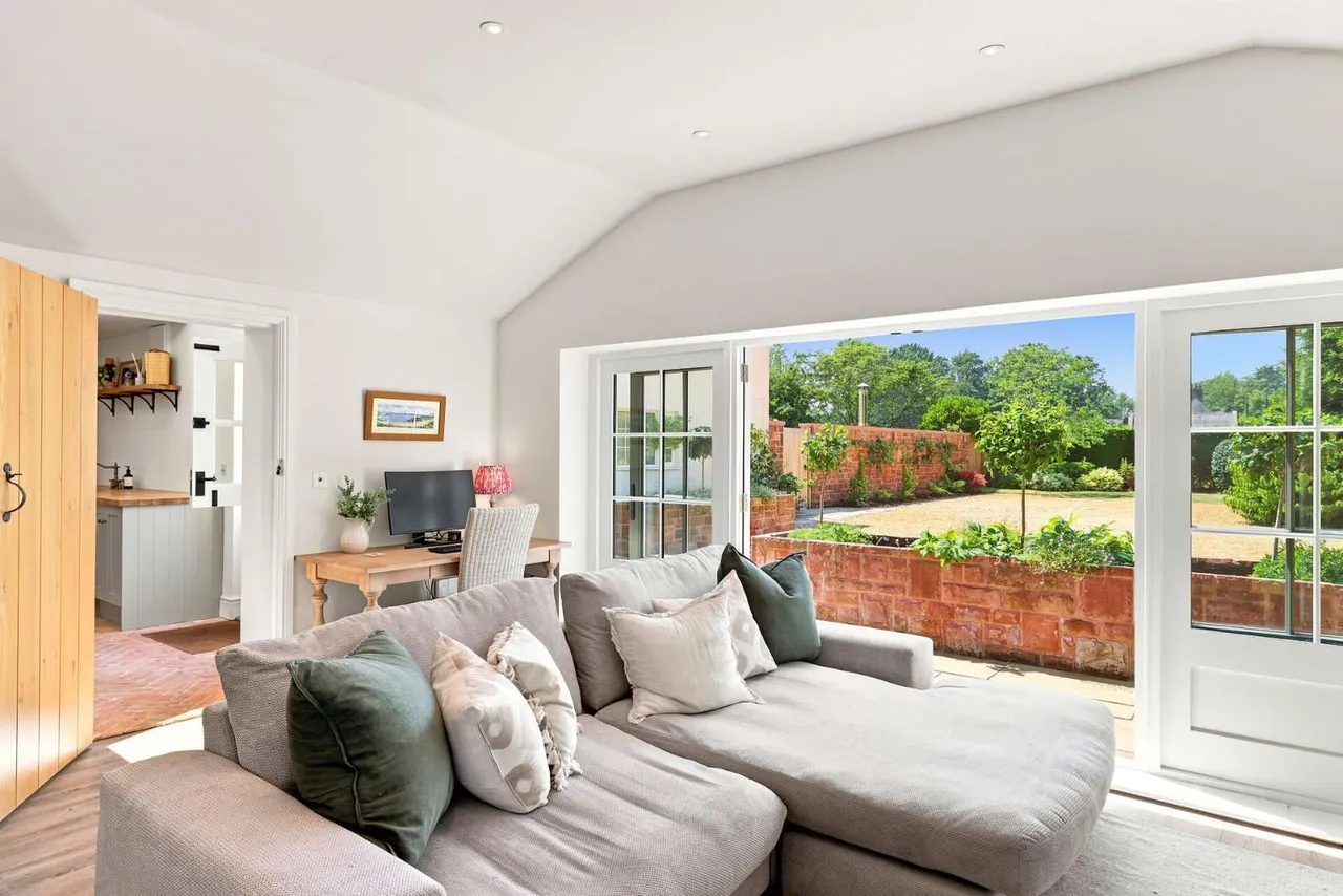 Mill Lane, Willaston, Neston, Cheshire, CH64 1RE, photo 9