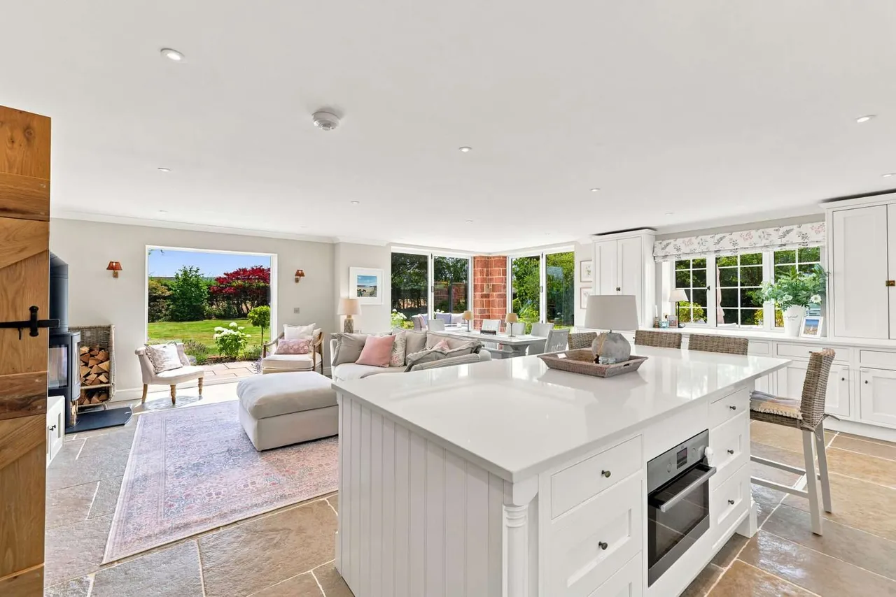 Mill Lane, Willaston, Neston, Cheshire, CH64 1RE, photo 4