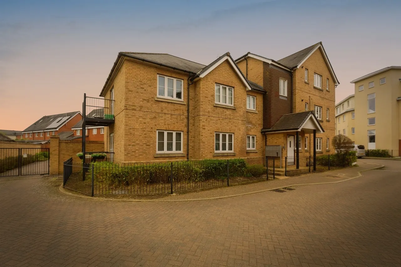 Barland Way, Aylesbury, HP18, photo 12