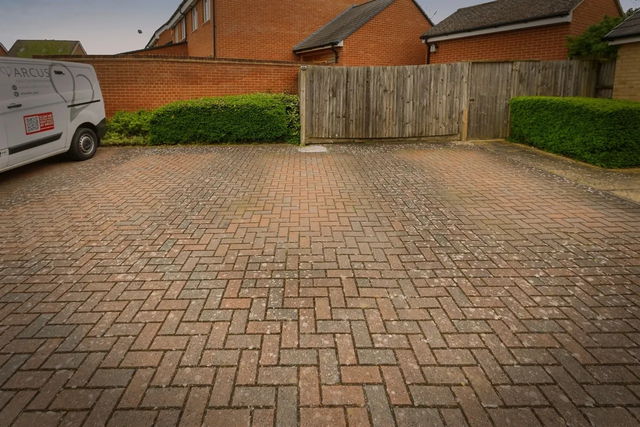 Barland Way, Aylesbury, HP18, photo 11