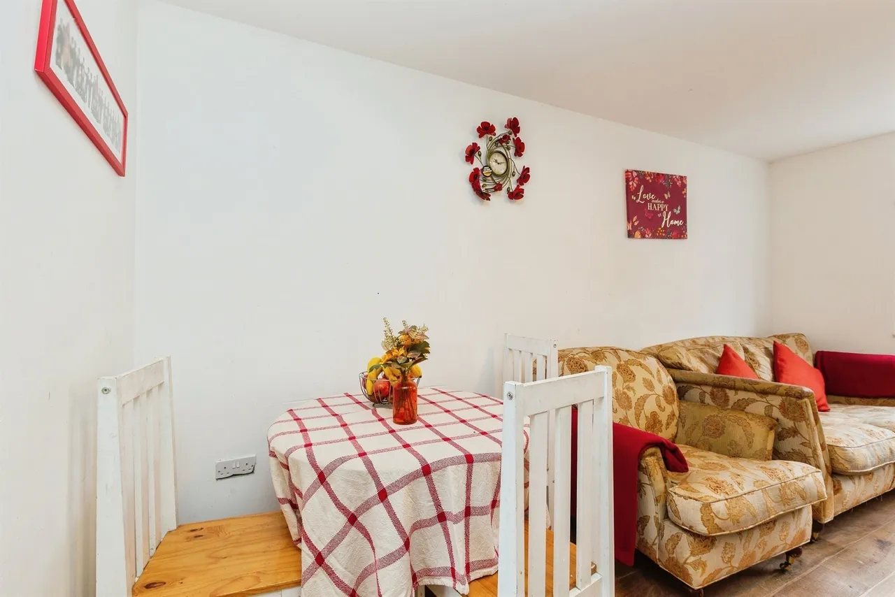 Barland Way, Aylesbury, HP18, photo 14