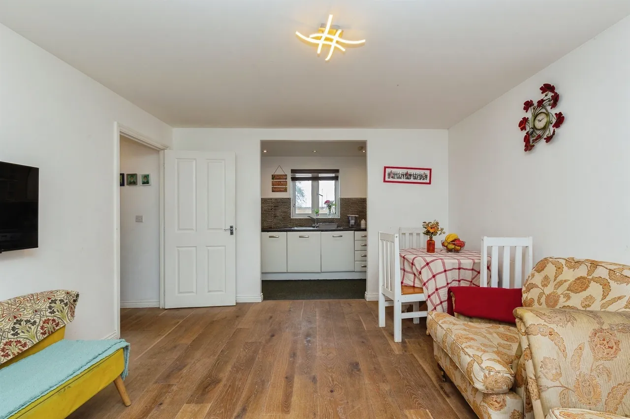 Barland Way, Aylesbury, HP18, photo 13
