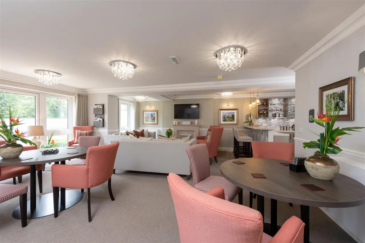 London Road, Bagshot, GU19, photo 7