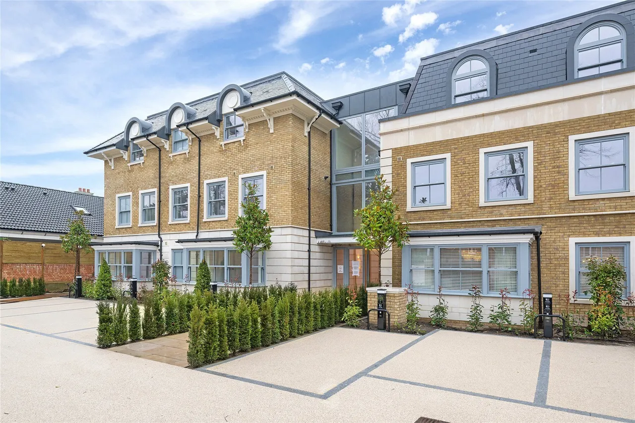 Shalford Lodge, 157 Kingston Hill, Kingston-Upon-Thames, London, KT2, photo 2