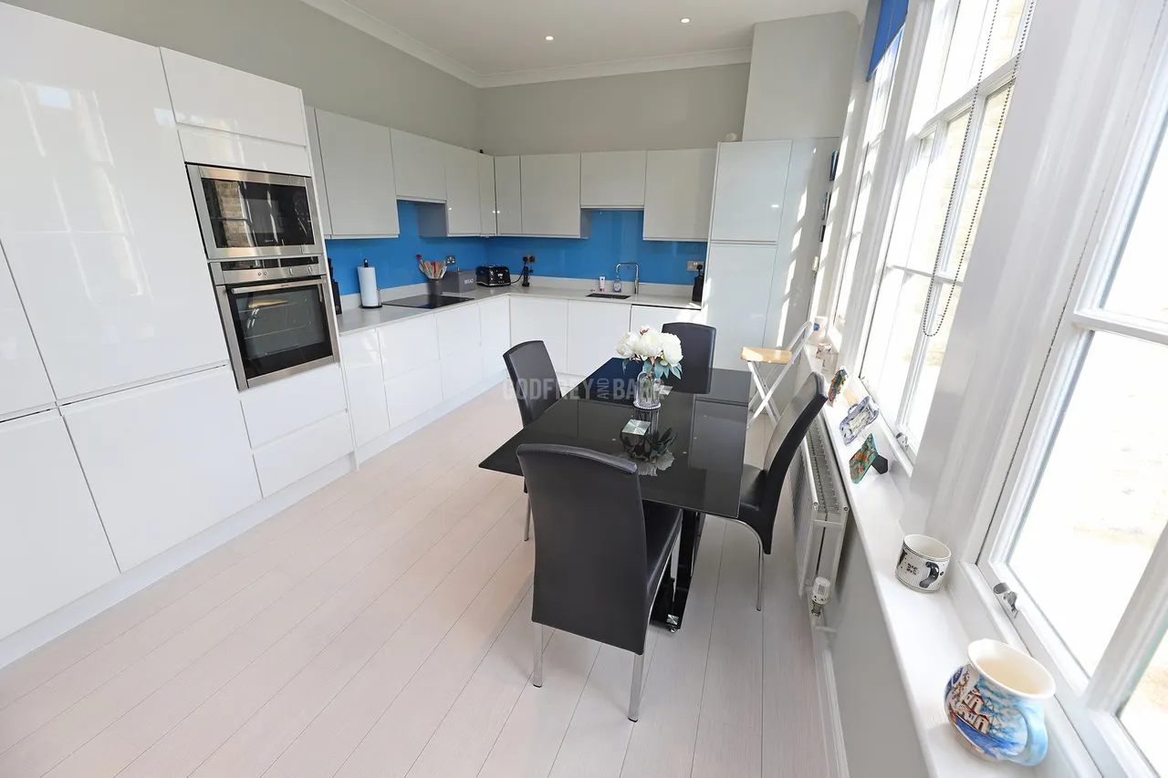 St Vincents Lane, Mill Hill Village, NW7, photo 12