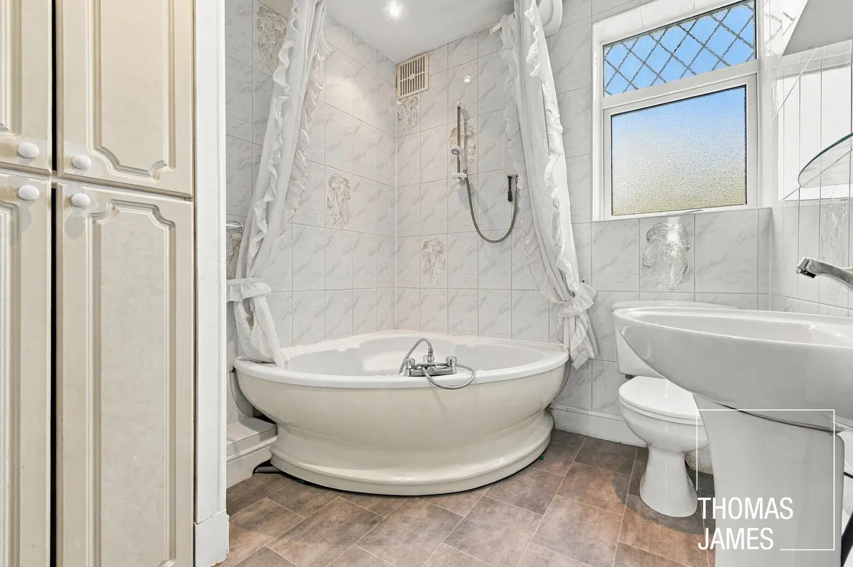 London, N13, photo 13